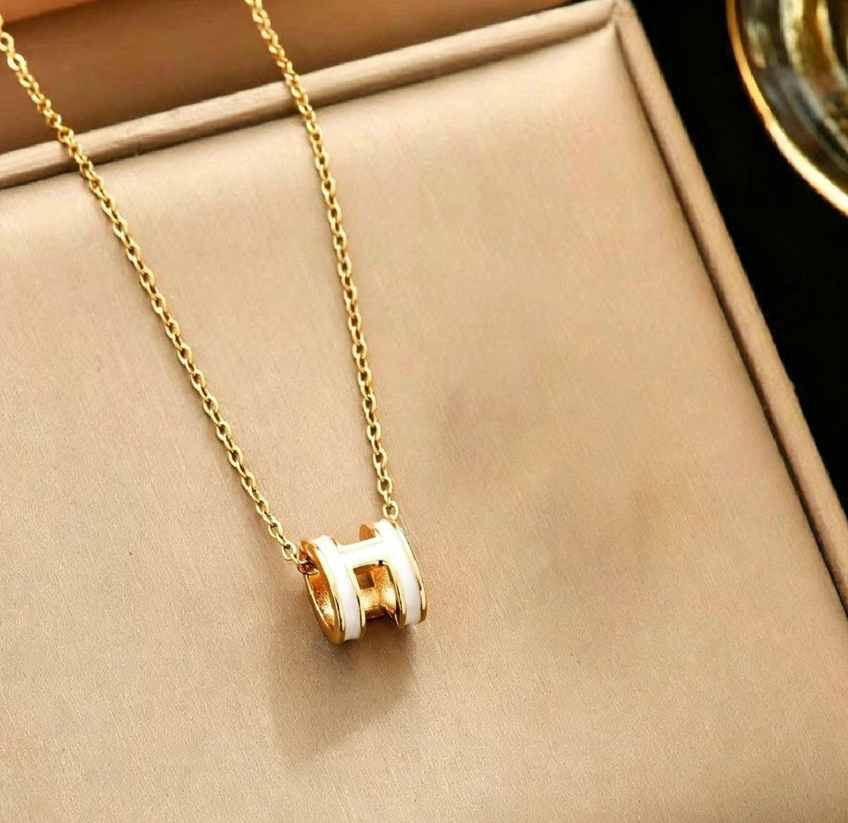 White "H" gold chain necklace